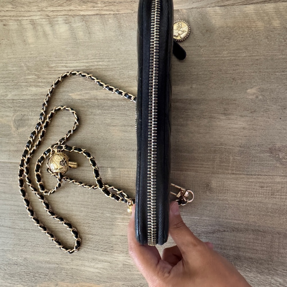 CHANEL Black Quilted Lambskin Crossbody Bag with Gold Chain - Picture 6 of 10